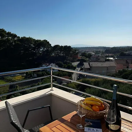 Alojamento de Acomodação e Pequeno-almoço Memori 4*