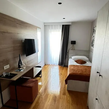 Bed & Breakfast Memori Rab Town