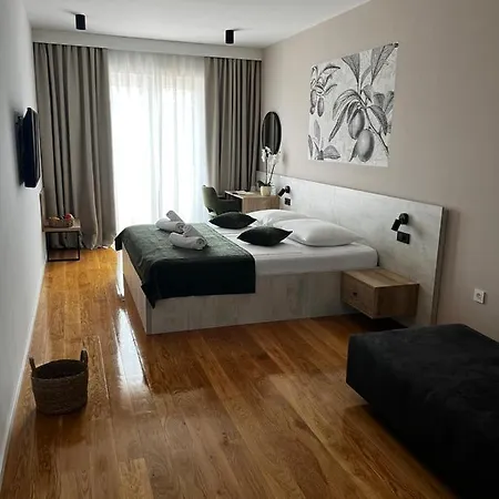 Memori krevet i doručak Rab Town