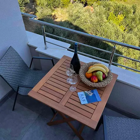 Memori krevet i doručak Rab Town