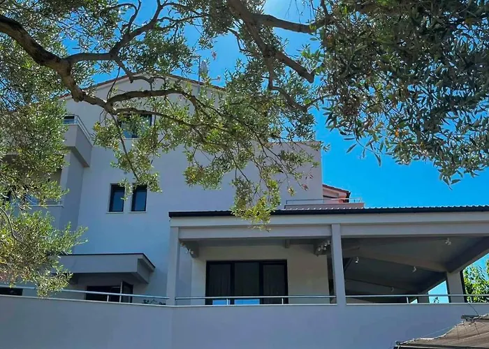 Couette-café Memori Rab Town